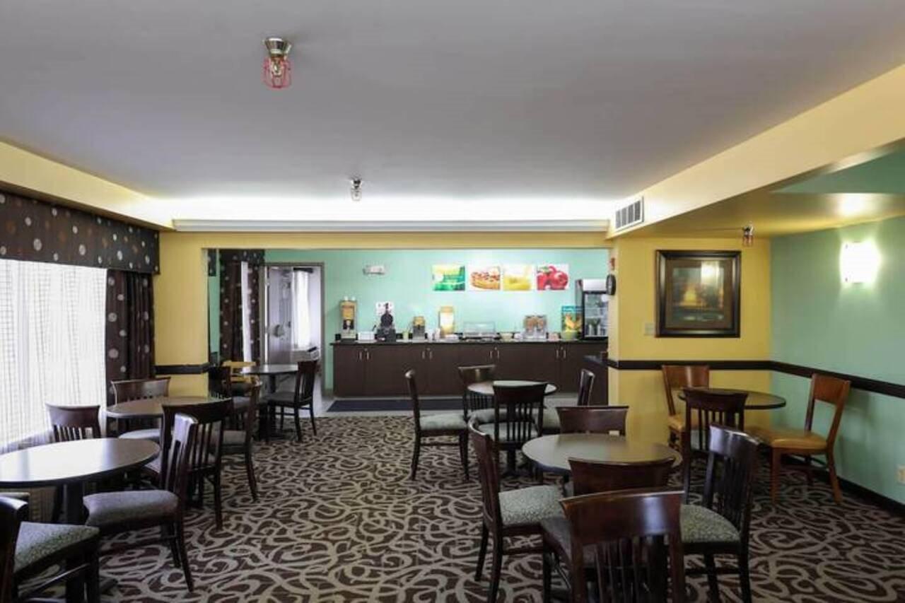 Copley Inn & Suites Akron Exterior photo